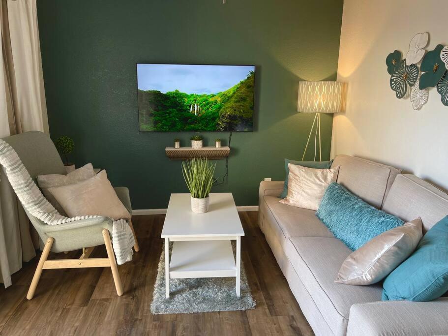 Contemporary 2-Bedroom Rental Unit อีเกิสพาส ภายนอก รูปภาพ