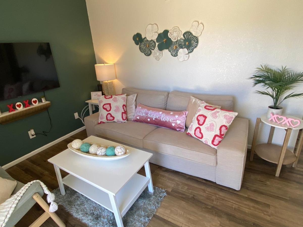 Contemporary 2-Bedroom Rental Unit อีเกิสพาส ภายนอก รูปภาพ