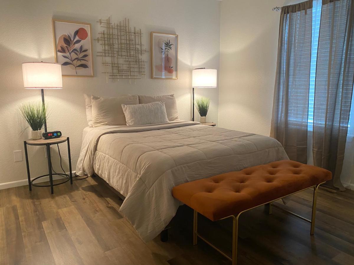 Contemporary 2-Bedroom Rental Unit อีเกิสพาส ภายนอก รูปภาพ